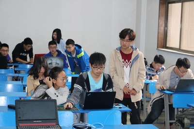 網信中心推進校園正版化服務與網絡信息技術推廣服務 構建智慧校園新生態